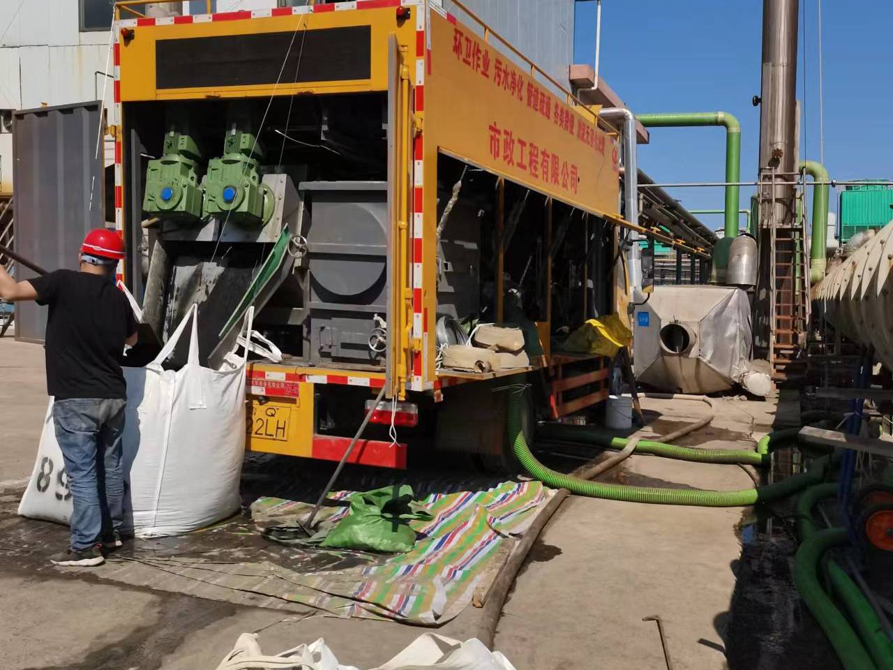 广饶淤泥压干处理